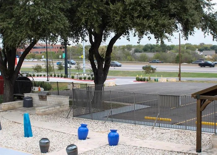 6-round Rock, Tx Hotel