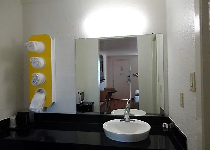6-round Rock, Tx Hotel 3*